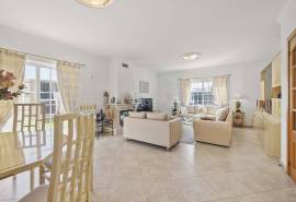 Carvoeiro – 4-bedroom villa with heated pool and sea views from the first floor