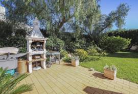 Carvoeiro – 4-bedroom villa with heated pool and sea views from the first floor