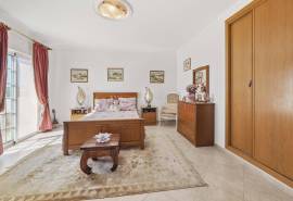 Carvoeiro – 4-bedroom villa with heated pool and sea views from the first floor