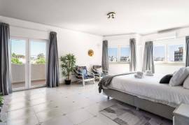 Carvoeiro - 5+2-bedroom villa just a short stroll from the beach of Senhora da Rocha