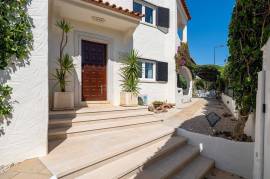 Carvoeiro - 5+2-bedroom villa just a short stroll from the beach of Senhora da Rocha