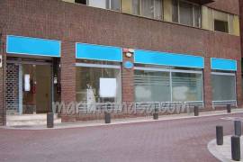 Commercial premises on the corner with double access and rental option with purchase on Avenida Enekuri – Deusto