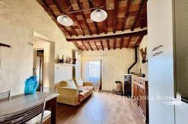 Town house with balcony – Vagliagli, Siena