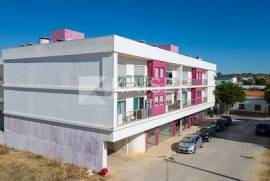 Spacious shop with storage and garage with endless possibilities for your business in Guia