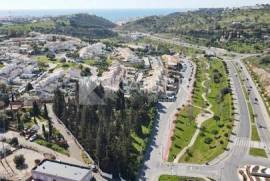 Fantastic plot of land with the possibility of building 2 blocks of apartments with pool and basement for parking