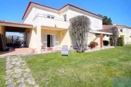 3 Bedroom Villa in Private Condominium with Swimming Pool in Azeitão