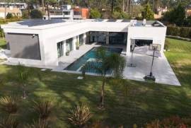 Between the Golf and the Sea – Exclusive Single-Storey Villa with 4 Suites in Herdade da Aroeira