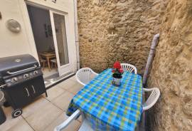 Charming, Furnished And Renovated Duplex Apartment In The Centre Of The Village, With 60 M2 Of Living Space And Courtyard.