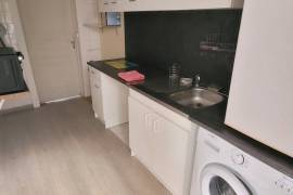 Former Winegrower's House With Great Potential For Rental Or Conversion Into A Large Family Home. Former Winegrower's House With Great Potential For Rental Or Conversion Into A Large Family Home.