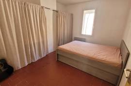 Former Winegrower's House With Great Potential For Rental Or Conversion Into A Large Family Home. Former Winegrower's House With Great Potential For Rental Or Conversion Into A Large Family Home.