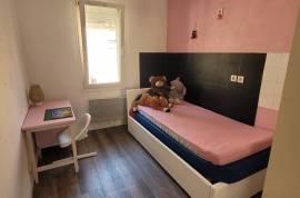 Former Winegrower's House With Great Potential For Rental Or Conversion Into A Large Family Home. Former Winegrower's House With Great Potential For Rental Or Conversion Into A Large Family Home.