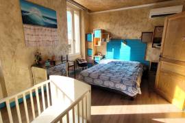 Spacious Winegrower's House With 235 M2 Of Living Space, 180 M2 Garage And 40 M2 South-Facing Terrace. Spacious Winegrower's House With 235 M2 Of Living Space, 180 M2 Garage And 40 M2 South-Facing Terrace.