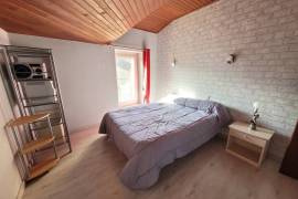 Spacious Winegrower's House With 235 M2 Of Living Space, 180 M2 Garage And 40 M2 South-Facing Terrace. Spacious Winegrower's House With 235 M2 Of Living Space, 180 M2 Garage And 40 M2 South-Facing Terrace.