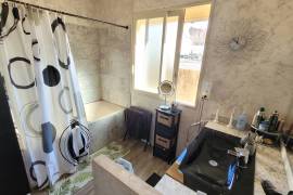 Spacious Winegrower's House With 235 M2 Of Living Space, 180 M2 Garage And 40 M2 South-Facing Terrace. Spacious Winegrower's House With 235 M2 Of Living Space, 180 M2 Garage And 40 M2 South-Facing Terrace.