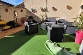 Spacious Winegrower's House With 235 M2 Of Living Space, 180 M2 Garage And 40 M2 South-Facing Terrace. Spacious Winegrower's House With 235 M2 Of Living Space, 180 M2 Garage And 40 M2 South-Facing Terrace.