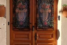 Beautiful Town House Full Of Character Offering 195 M2 Of Living Space, A Delightful Courtyard With Jacuzzi And A Pleasant Terrace, In The Heart Of The Center