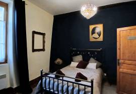 Beautiful Town House Full Of Character Offering 195 M2 Of Living Space, A Delightful Courtyard With Jacuzzi And A Pleasant Terrace, In The Heart Of The Center