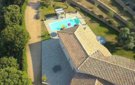 Superb High-End Single Storey Villa And Independent Guest Cottage On A Magnificent Landscaped Plot Of 5500 M2 With Pool, Horse Stalls And Spectacular Views. Superb High-End Single Storey Villa And Independent Guest Cottage On A Magnificent Landscaped Plot Of 5500 M2 With Pool, Horse Stalls And Spectacular Views.