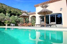 Superb High-End Single Storey Villa And Independent Guest Cottage On A Magnificent Landscaped Plot Of 5500 M2 With Pool, Horse Stalls And Spectacular Views. Superb High-End Single Storey Villa And Independent Guest Cottage On A Magnificent Landscaped Plot Of 5500 M2 With Pool, Horse Stalls And Spectacular Views.