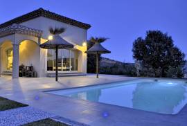 Superb High-End Single Storey Villa And Independent Guest Cottage On A Magnificent Landscaped Plot Of 5500 M2 With Pool, Horse Stalls And Spectacular Views. Superb High-End Single Storey Villa And Independent Guest Cottage On A Magnificent Landscaped Plot Of 5500 M2 With Pool, Horse Stalls And Spectacular Views.