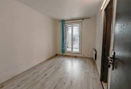 Apartment with Lovely Terrace East of Paris