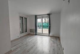 Apartment with Lovely Terrace East of Paris