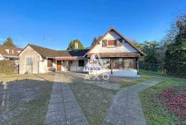 Detached House with Indoor Swimming Pool