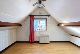 Detached House with Indoor Swimming Pool