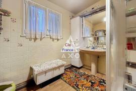 Detached House with Indoor Swimming Pool