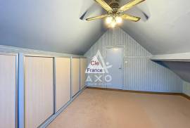 Detached House with Indoor Swimming Pool
