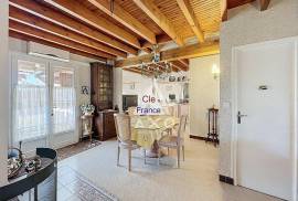 Detached House with Indoor Swimming Pool