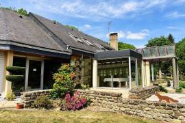 Detached Country House with Landscaped Garden