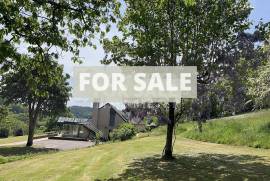 Detached Country House with Landscaped Garden