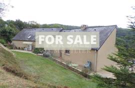 Detached Country House with Landscaped Garden