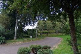 Detached Country House with Landscaped Garden