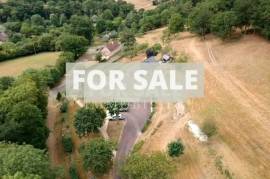 Detached Country House with Landscaped Garden