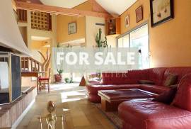 Detached Country House with Landscaped Garden