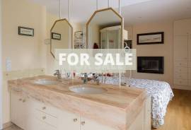 Detached Country House with Landscaped Garden
