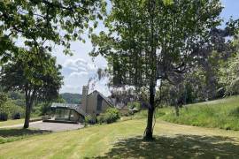 Detached Country House with Landscaped Garden