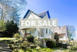 Detached Bagnolaise Villa with Lovely Garden