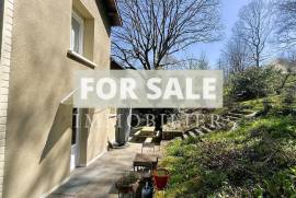 Detached Bagnolaise Villa with Lovely Garden
