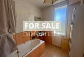 Detached Bagnolaise Villa with Lovely Garden