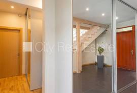 Detached house for rent in Riga district, 220.00m2