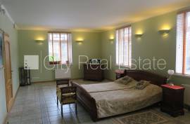 Detached house for rent in Jurmala, 340.00m2