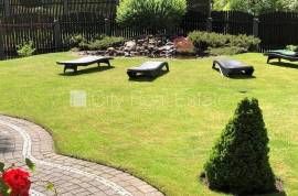 Detached house for rent in Jurmala, 340.00m2