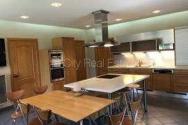 Detached house for rent in Jurmala, 340.00m2