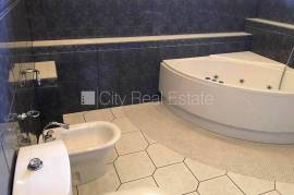 Detached house for rent in Jurmala, 340.00m2