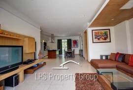 Large 2 Bed Luxury Condo with hotel facilities