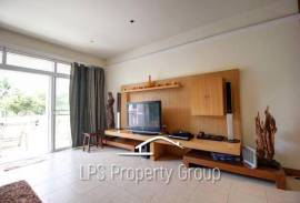 Large 2 Bed Luxury Condo with hotel facilities