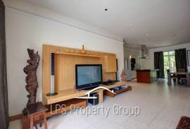 Large 2 Bed Luxury Condo with hotel facilities